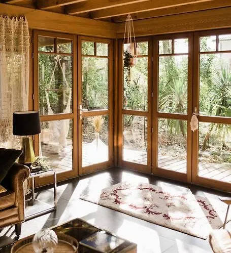 La Sous Les Pins شاليه *